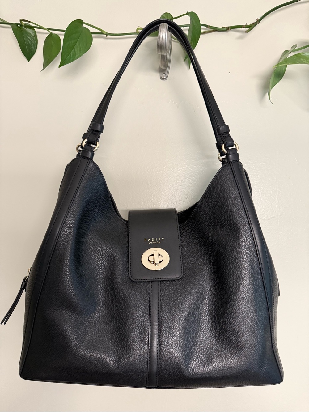 RADLEY LONDON Longacre Black Pebbled Leather Shoulder ziptop Bag with Turn-Lock